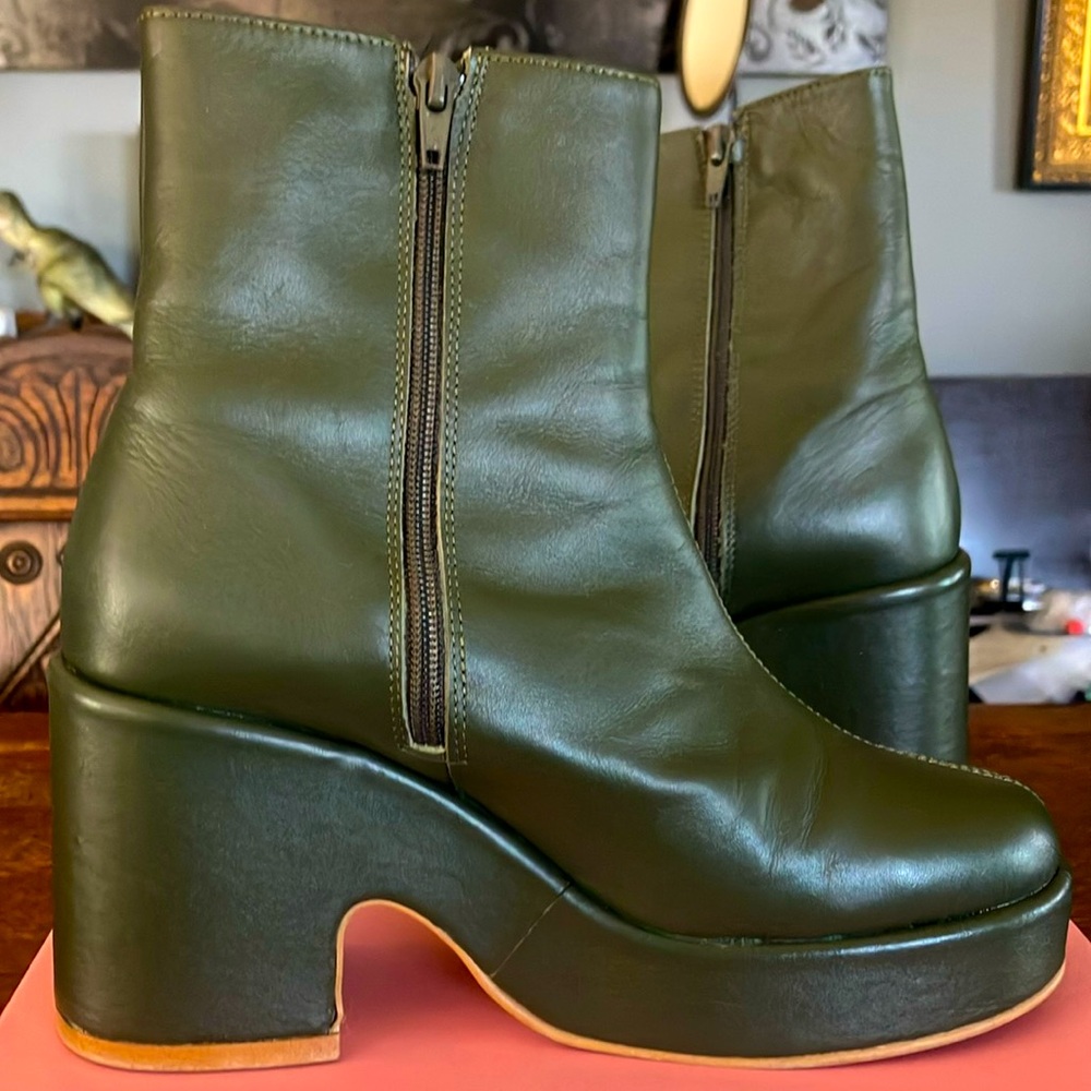 Fabulous green intentionally blank chunky boots